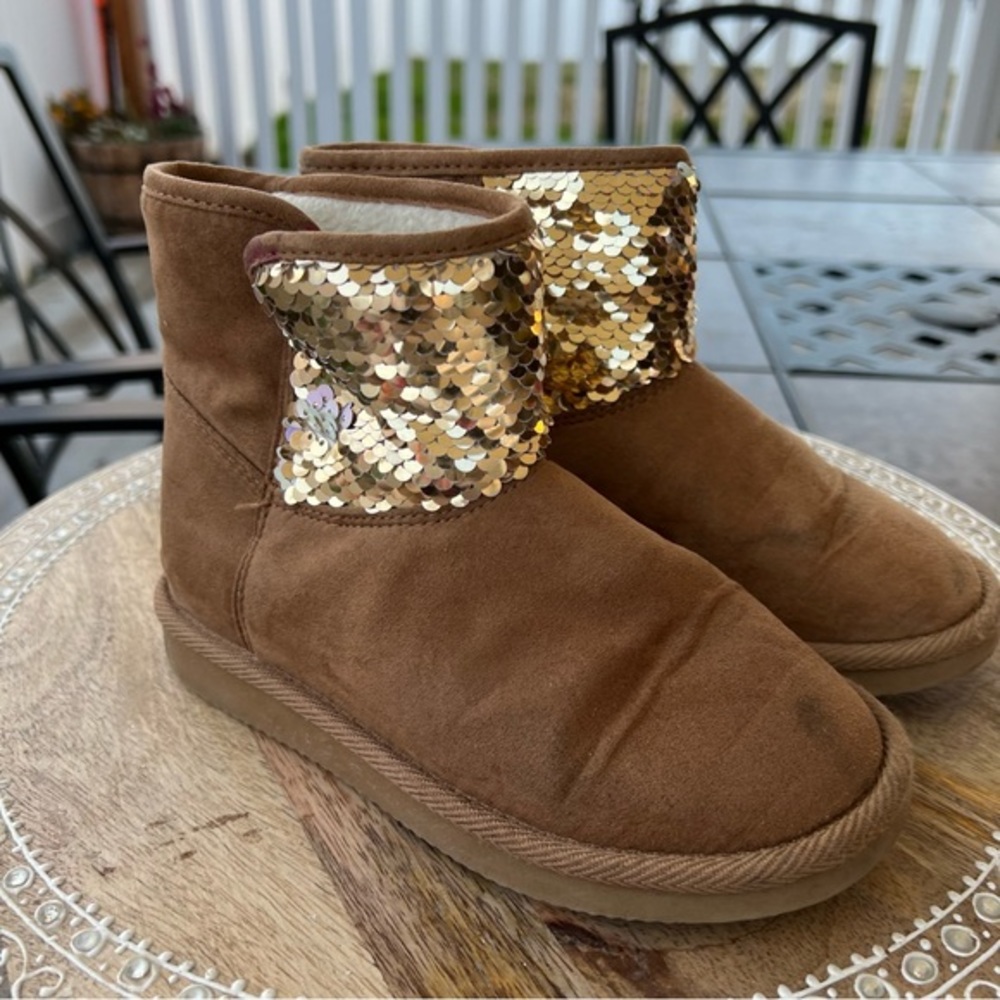 Girls sequin boots